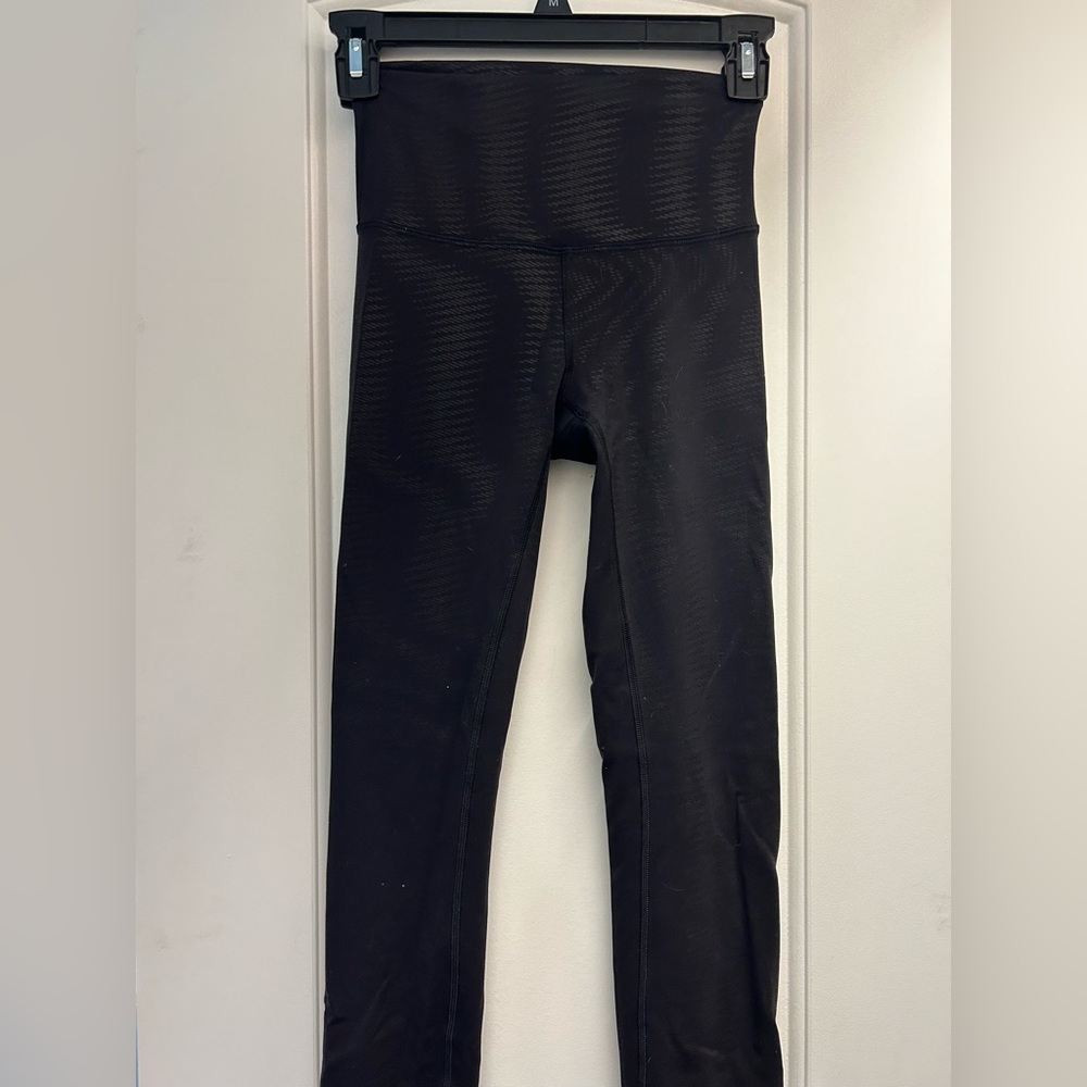 Lululemon black reflective leggings wunder train 25” size 2